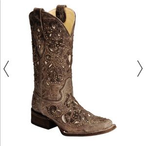 Corral boots size 8 1/2